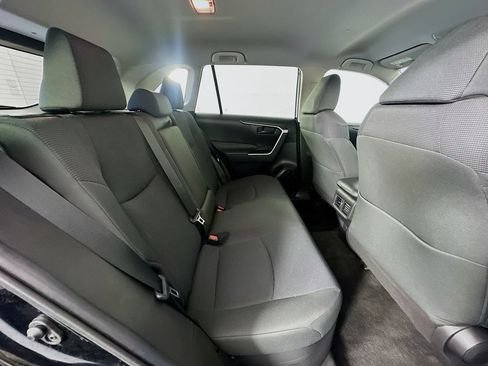 Used 2021 Toyota RAV4 LE AWD/4WD image 24