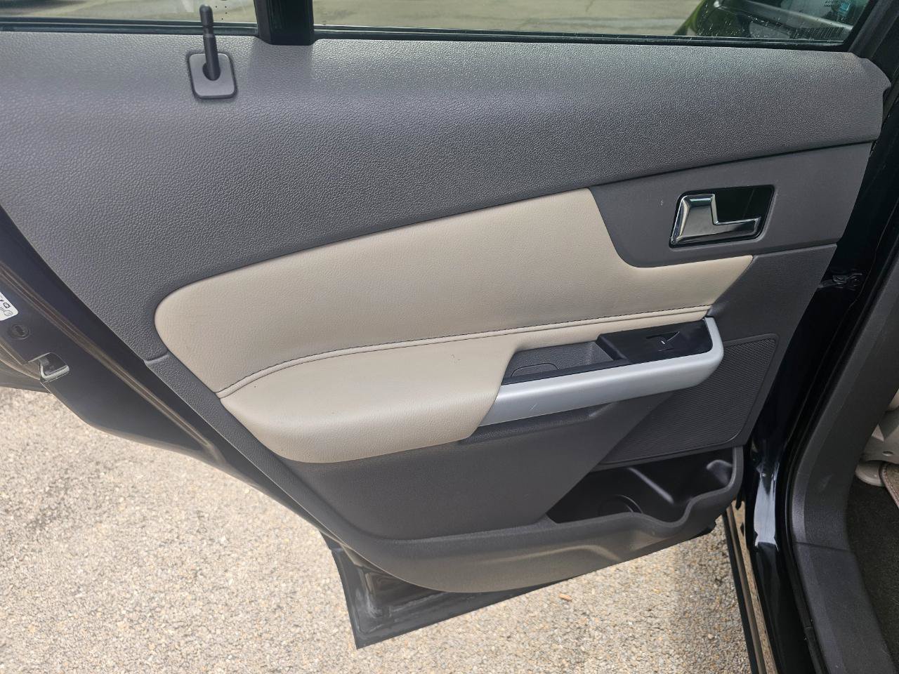 Used 2013 Ford Edge SE FWD image 22