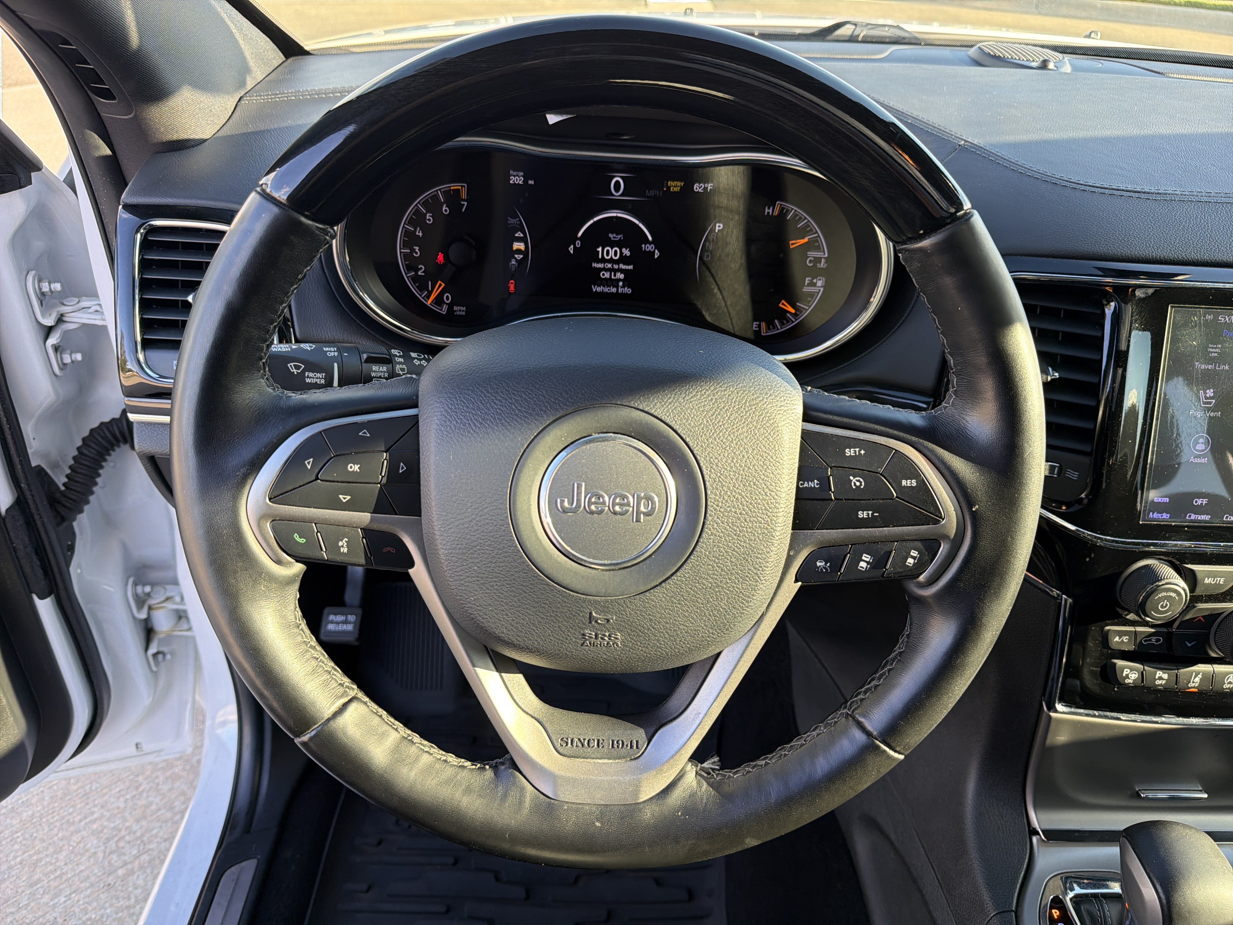 Used 2020 Jeep Grand Cherokee Overland AWD/4WD image 18