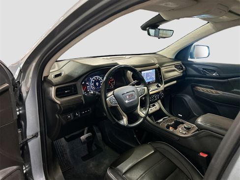 Used 2023 GMC Acadia Denali w/ Denali Technology Package image 9