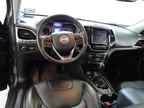 Used 2019 Jeep Cherokee Limited AWD/4WD image 5