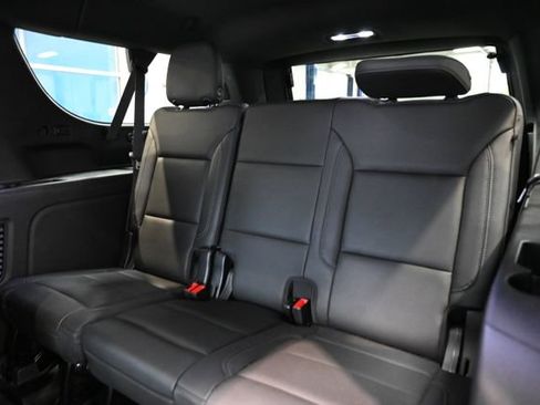 Used 2022 Chevrolet Suburban Z71 w/ Luxury Package AWD/4WD image 15