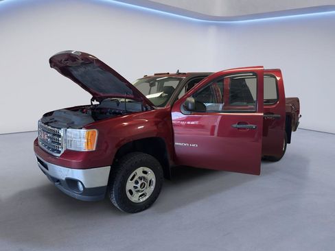 Used 2014 GMC Sierra 2500 SLE w/ SLE Preferred Package AWD/4WD image 11
