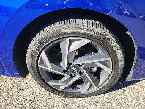 Used 2025 Hyundai Elantra SEL w/ Cargo Package image 10