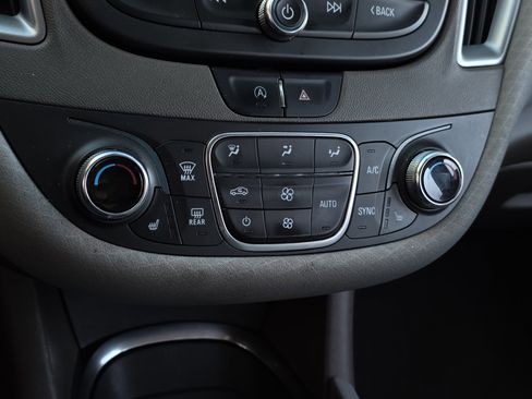 Used 2022 Chevrolet Malibu LT image 19