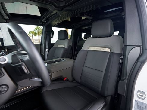 Used 2025 GMC Hummer EV 3X image 32