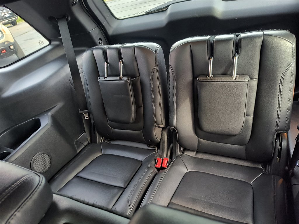 Used 2016 Ford Explorer XLT w/ Equipment Group 202A FWD image 32