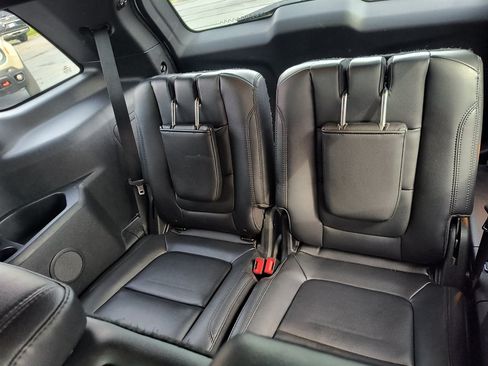 Used 2016 Ford Explorer XLT w/ Equipment Group 202A FWD image 32