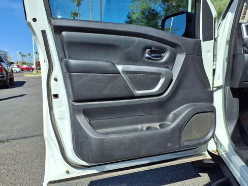 Used 2021 Nissan Titan SV w/ SV Convenience Package RWD image 20