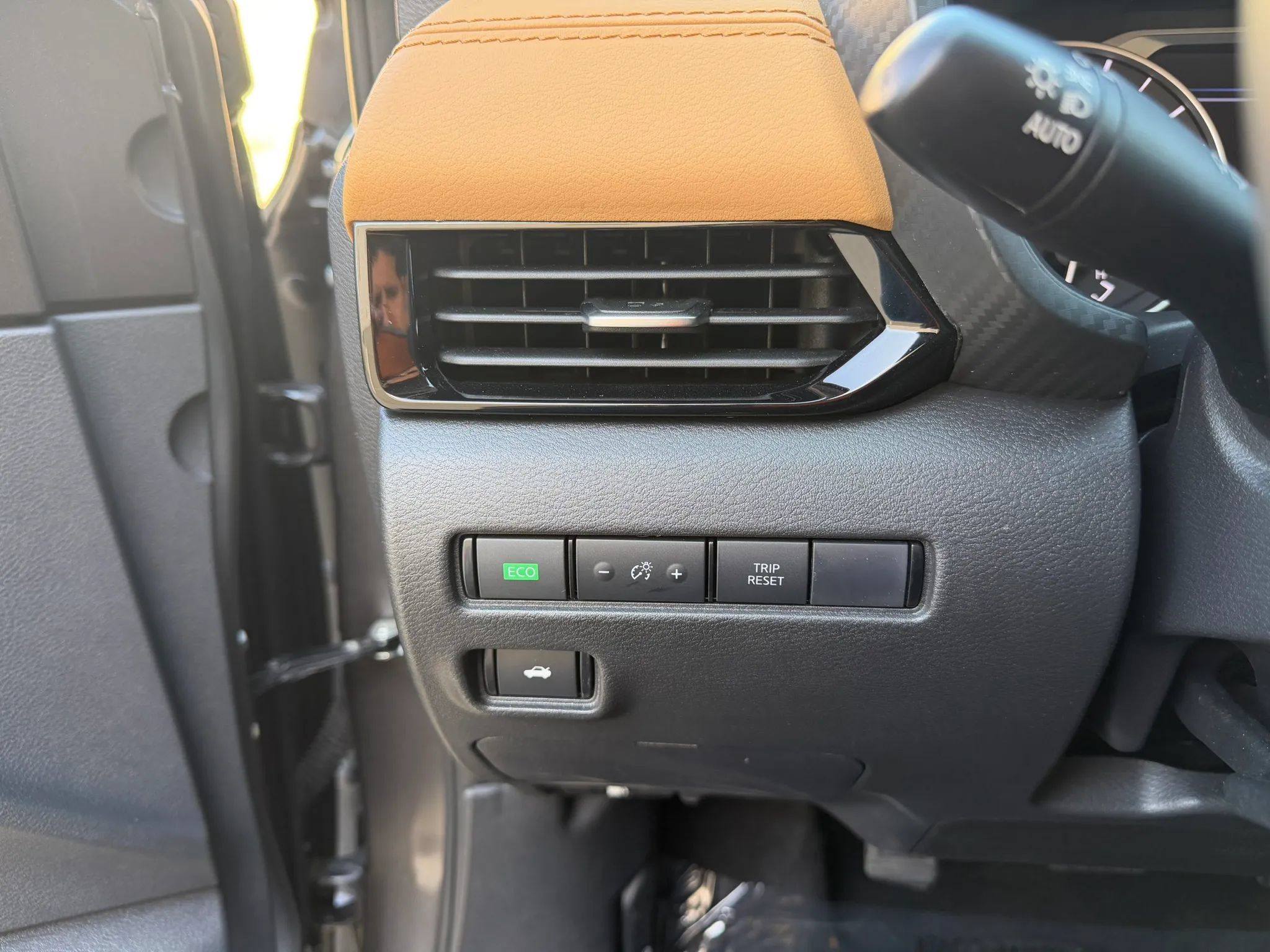 Used 2025 Nissan Sentra SV w/ SV Premium Package FWD image 26