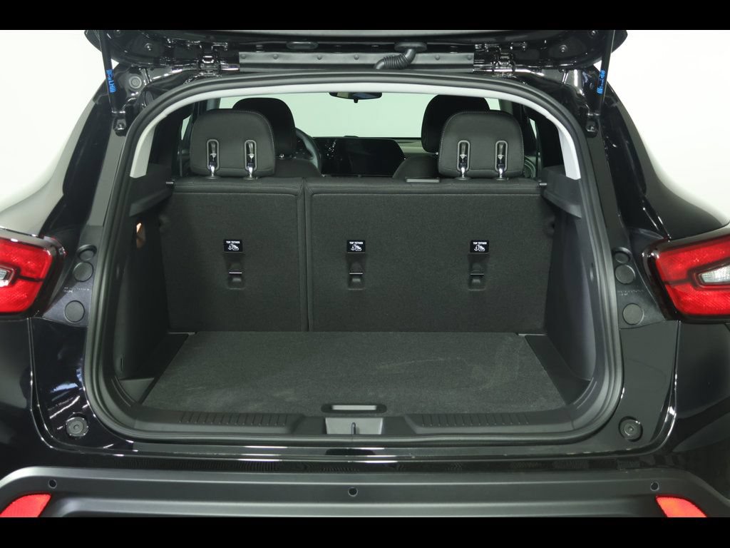 New 2026 Chevrolet Trax LS w/ LS Convenience Package FWD image 10