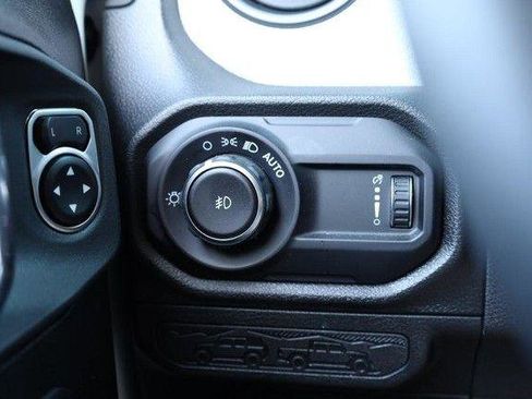 Used 2025 Jeep Wrangler Unlimited Sport AWD/4WD image 18