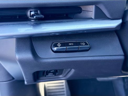 Used 2021 Chevrolet Corvette Stingray Preferred Conv w/ Z51 Performance Package image 43