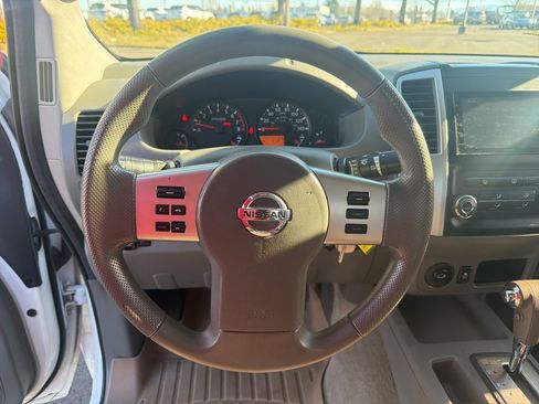 Used 2013 Nissan Frontier SV image 28