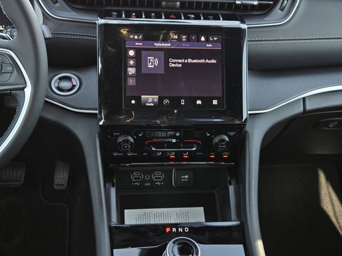 New 2025 Jeep Grand Cherokee L Altitude image 20