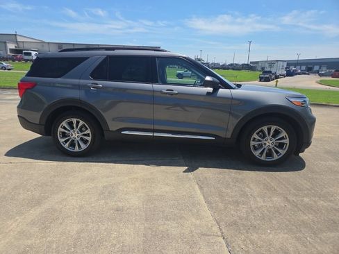 Used 2023 Ford Explorer XLT w/ Equipment Group 202A RWD image 10