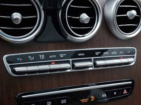 Used 2022 Mercedes-Benz GLC 300 4MATIC image 16