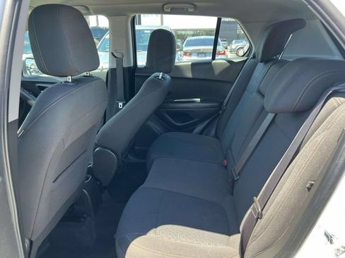 Used 2021 Chevrolet Trax LS AWD/4WD image 11