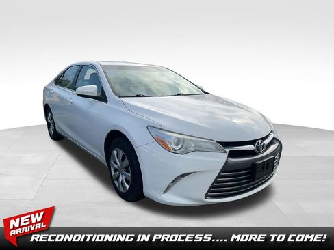 Used 2017 Toyota Camry LE image 1