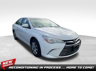 Used 2017 Toyota Camry LE video 1
