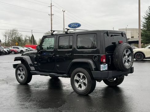 Used 2017 Jeep Wrangler Unlimited Sahara w/ Max Tow Package image 5