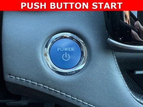 Used 2022 Toyota Highlander XLE AWD/4WD image 33