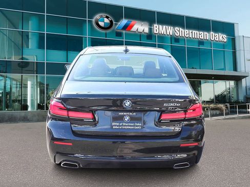 Certified 2023 BMW 530e w/ Convenience Package image 5
