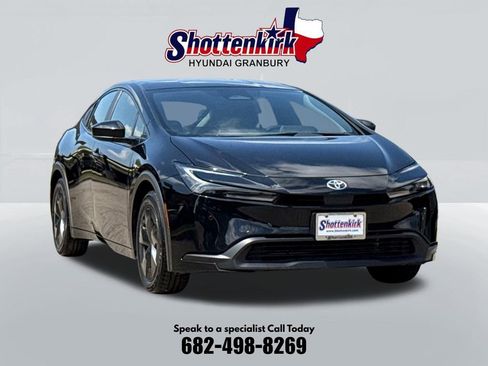 Used 2024 Toyota Prius LE FWD image 3