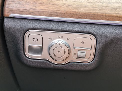 Used 2025 Mercedes-Benz GLE 450 4MATIC image 26