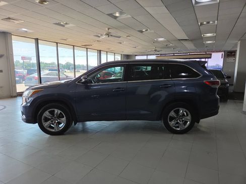Used 2016 Toyota Highlander Limited w/ Driver Technology Package AWD/4WD image 4