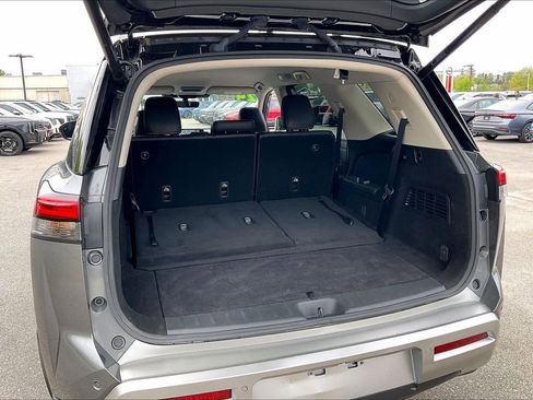 Used 2024 Nissan Pathfinder SL AWD/4WD image 37