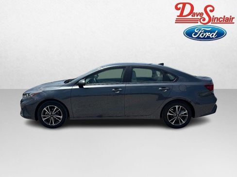 Used 2023 Kia Forte LXS w/ LXS Technology Package FWD image 10