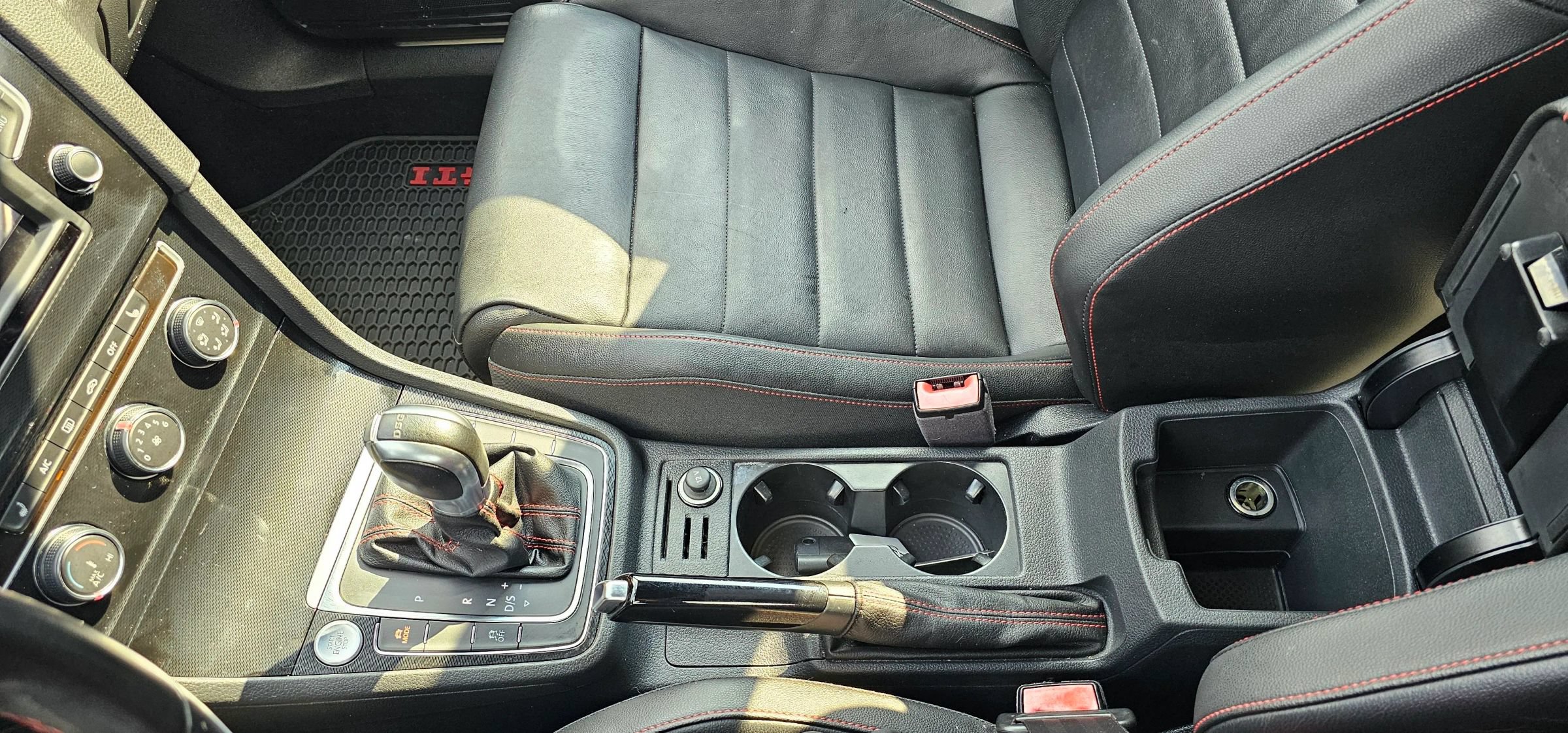 Used 2017 Volkswagen GTI SE FWD image 19