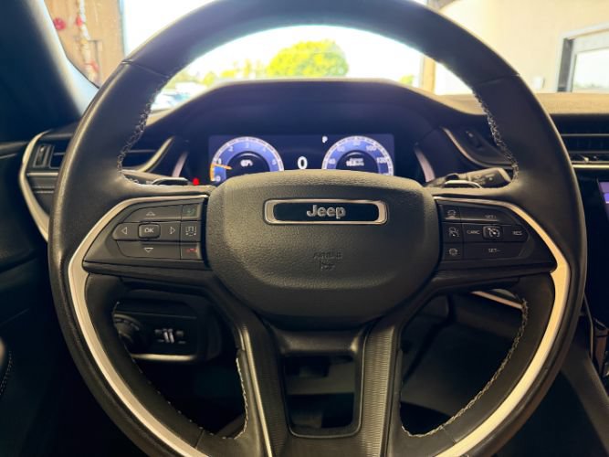 Used 2024 Jeep Grand Cherokee Altitude AWD/4WD image 22
