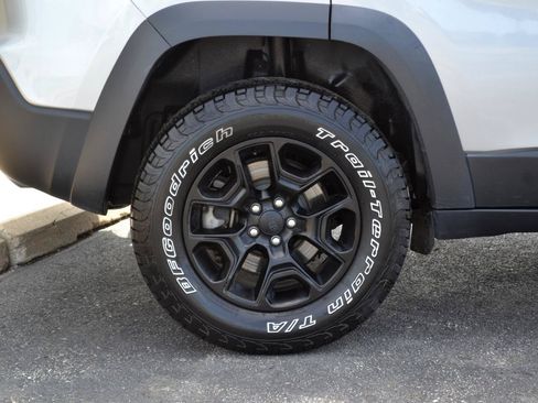 Used 2020 Jeep Cherokee Trailhawk w/ Cold Weather Group AWD/4WD image 56
