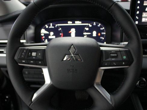 New 2026 Mitsubishi Outlander SE image 8