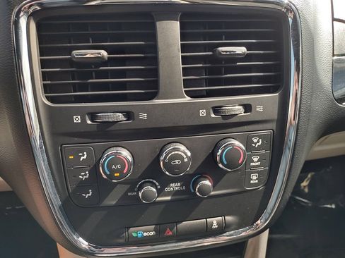 Used 2020 Dodge Grand Caravan SXT FWD image 20