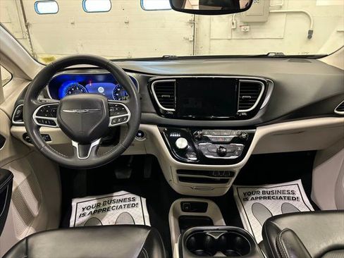 Certified 2023 Chrysler Pacifica Touring-L FWD image 26