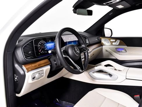 Certified 2025 Mercedes-Benz GLS 450 4MATIC image 23