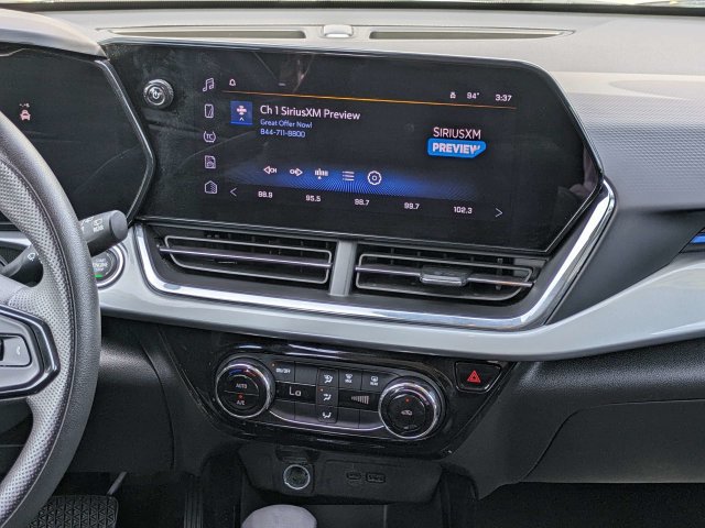 Used 2025 Chevrolet Trax LT FWD image 18