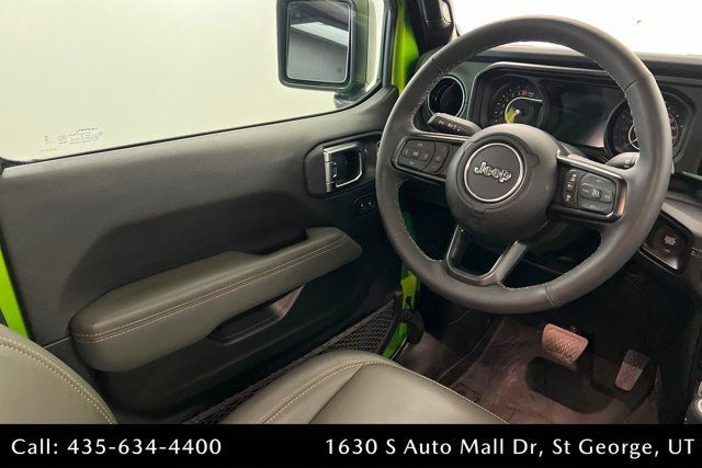 Used 2025 Jeep Gladiator Mojave AWD/4WD image 11