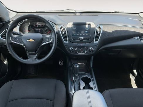 Used 2017 Chevrolet Malibu LT FWD image 10