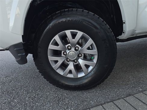 Used 2018 Toyota Tacoma SR5 image 29