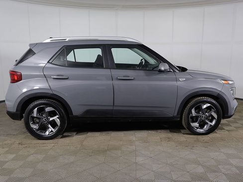 Used 2021 Hyundai Venue SEL FWD image 12
