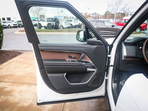 Used 2025 Land Rover Range Rover Autobiography image 14