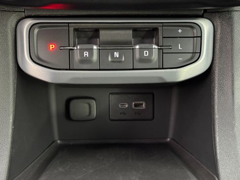 Used 2021 GMC Acadia SLE w/ Driver Convenience Package image 25