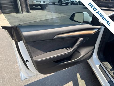 Used 2022 Tesla Model 3 Long Range AWD/4WD image 16