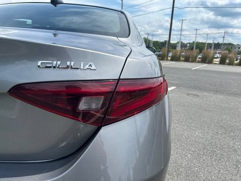 Used 2018 Alfa Romeo Giulia AWD image 11