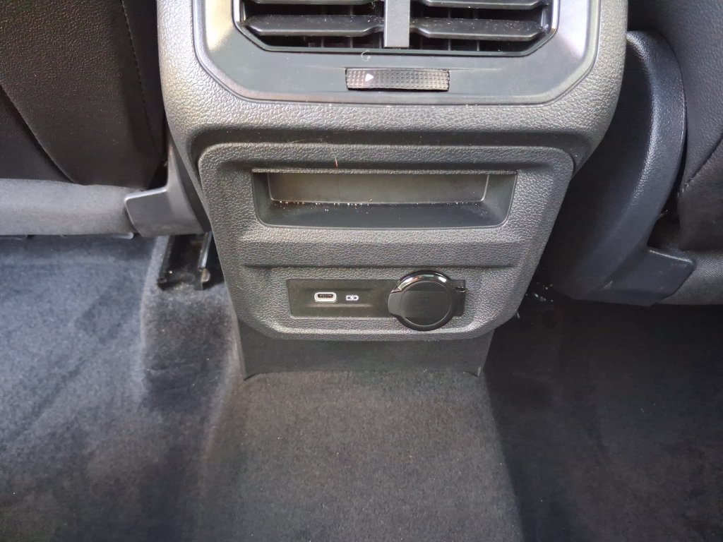 Certified 2023 Volkswagen Tiguan SE R-Line FWD image 18