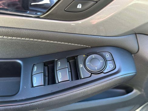 Used 2023 Chevrolet Traverse LT image 16